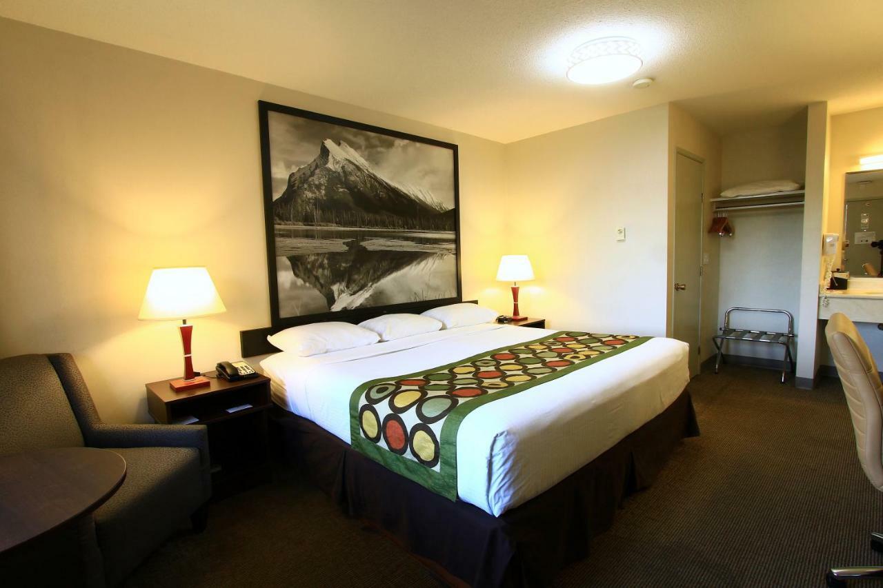 Super 8 By Wyndham Kelowna Bc Exteriér fotografie